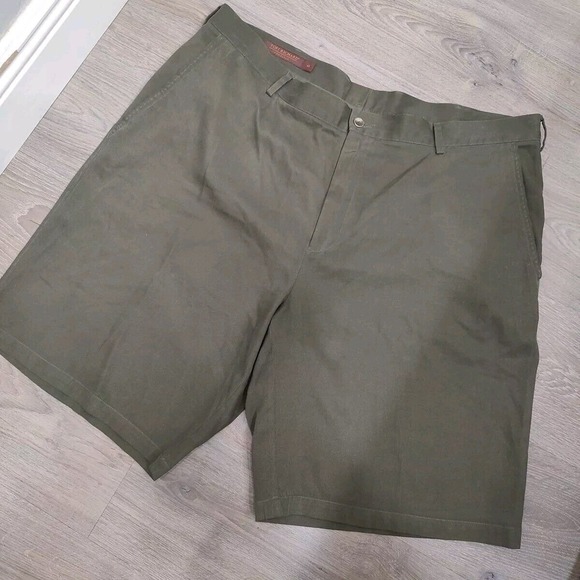 Tori Richard Honolulu Mens Shorts Olive Green Lyocell Flat Front Sz 42 Golf Work - Picture 1 of 7